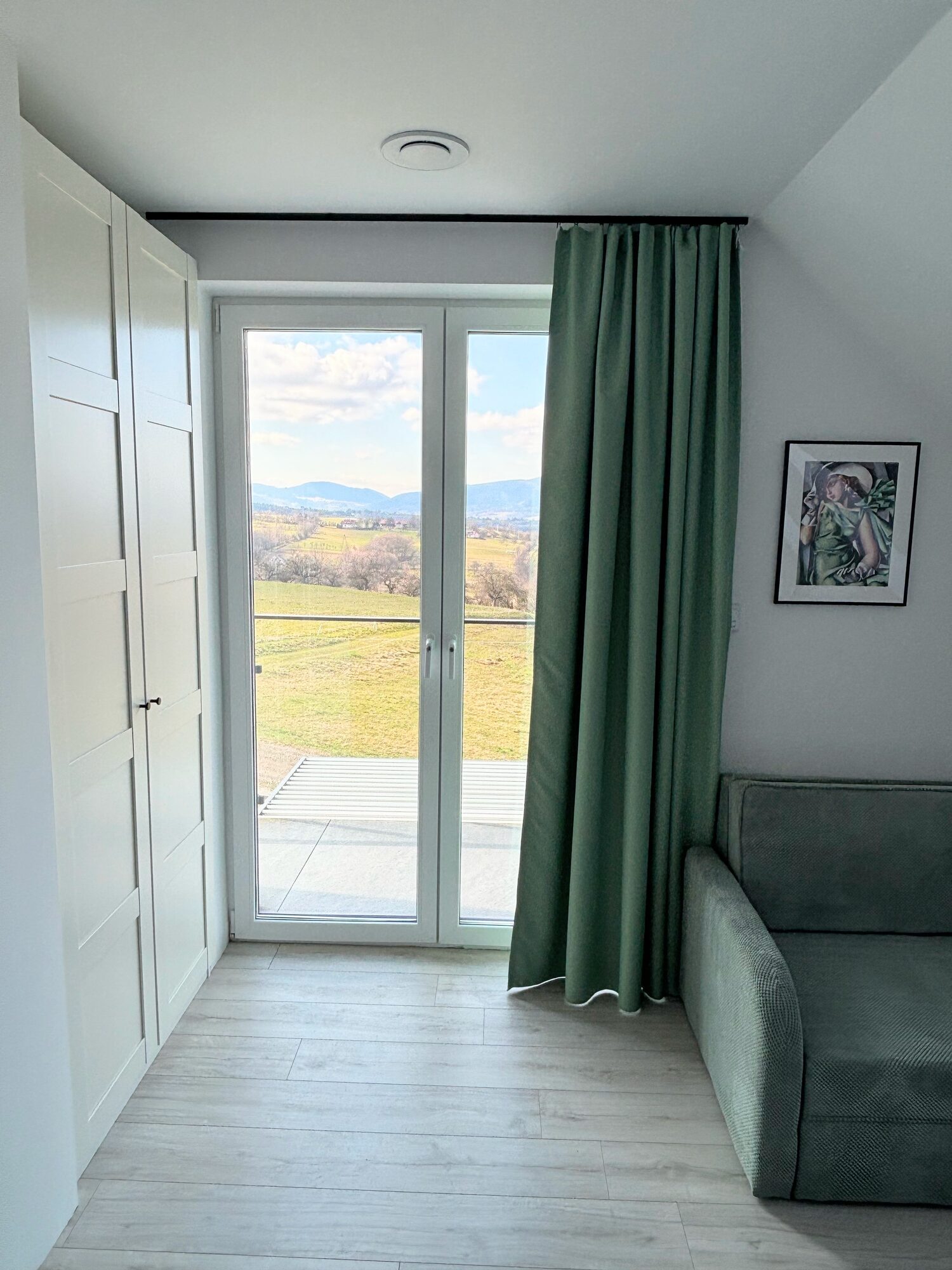 Wachata - sypialnia z wyjściem na balkon